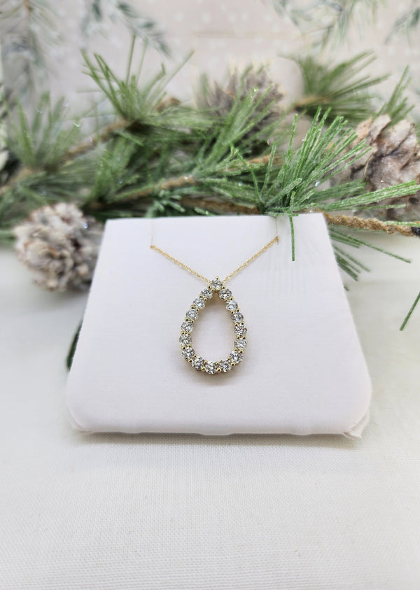 (16) Sixteen beautiful lab grown diamonds form a tear drop shape pendant. The total diamond weight is 1.00cttw. Stunning piece that measures 20mm in length and is hung on an 18" inch yellow gold whisper chain
