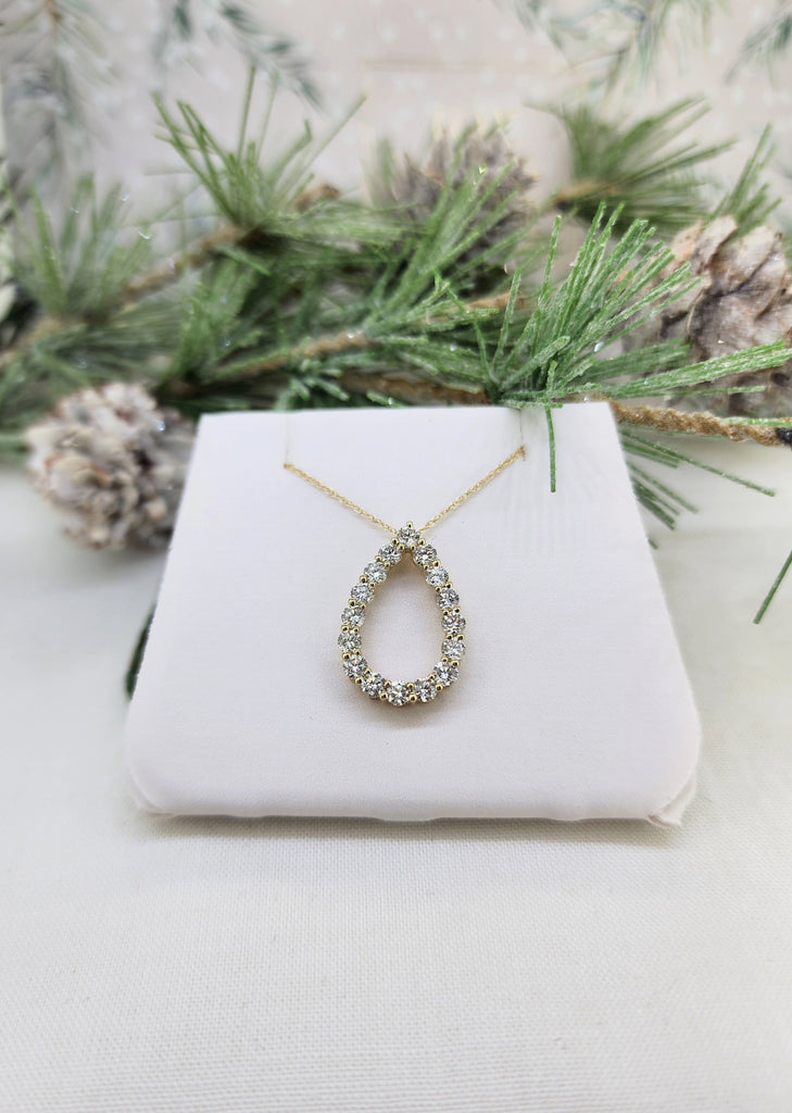 (16) Sixteen beautiful lab grown diamonds form a tear drop shape pendant. The total diamond weight is 1.00cttw. Stunning piece that measures 20mm in length and is hung on an 18" inch yellow gold whisper chain