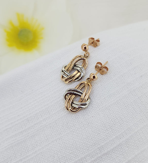 These elegant dangle earrings are crafted in 14k rose and white gold, featuring an interwoven design that symbolizes connection and harmony. The warm blush tones of rose gold are beautifully balanced by the cool sheen of white gold, creating a timeless two-tone look with graceful movement.
Details:
Metal: 14k rose and white gold
Style: Dangle earrings
Length: 18.40mm
Width: 15.40mm
Closure: Post with friction backs
Condition: New
A refined, feminine design that pairs effortlessly with both rose and 