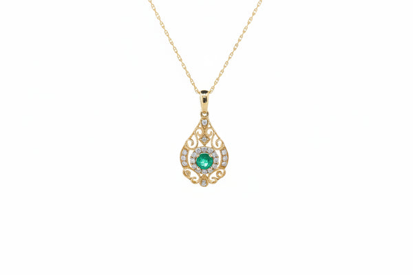 This elegant pendant is crafted in 14k yellow gold and features a .37 carat round faceted natural emerald at its center, surrounded by .18 carat total weight of natural mined diamonds for added brilliance. The openwork design showcases graceful detailing that allows light to enhance the gemstones’ sparkle.
The pendant measures 22.87mm in length and 11.75mm in width and is suspended from an 18-inch 14k yellow gold Singapore chain, offering a refined and feminine look.
A beautifully detailed piece that comb