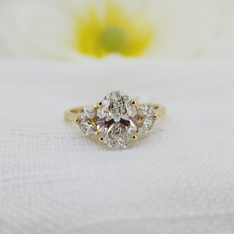 Make a statement with this dazzling 14k Yellow Gold Diamond Ring, designed to capture light from every angle. At its center is a stunning 2.00 carat Created (lab) oval cut diamond, surrounded by .25 carat total weight of Created (lab) marquise cut diamond accents that enhance its brilliance and presence.
Set in rich 14k yellow gold, this ring offers the beauty and sparkle of a classic diamond design with a modern, ethical approach. A perfect choice for an engagement ring, anniversary gift, or a timeless ad