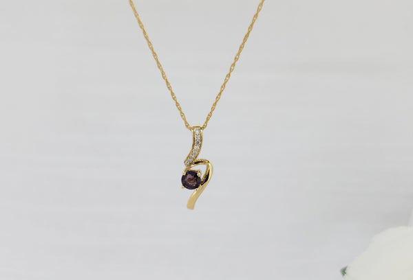 A beautiful4 .00mm round natural Pink Spinel draws the eye in on this pendant. Accented with .05ctw carat total weight in natural mined diamonds really makes this pendant stand out! The pendant measures 19.00mm in length and 6.00mm wide and is hung on an 18 inch 14k yellow gold singapore chain.