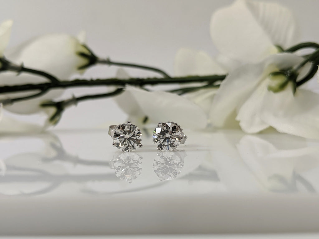 .19cttw diamond stud earrings